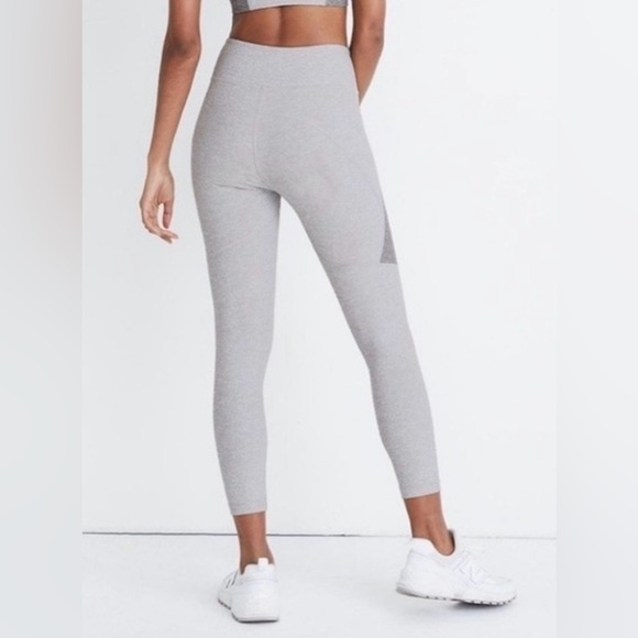 NWT Outdoor Voices Dove & Ash 3/4 Two Tone Leggings Size XS Grey - Picture 2 of 9